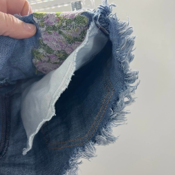 American Eagle Stretch Denim Fringe Cutoff Shorts Embroidered Floral Women's 00 - Picture 7 of 12